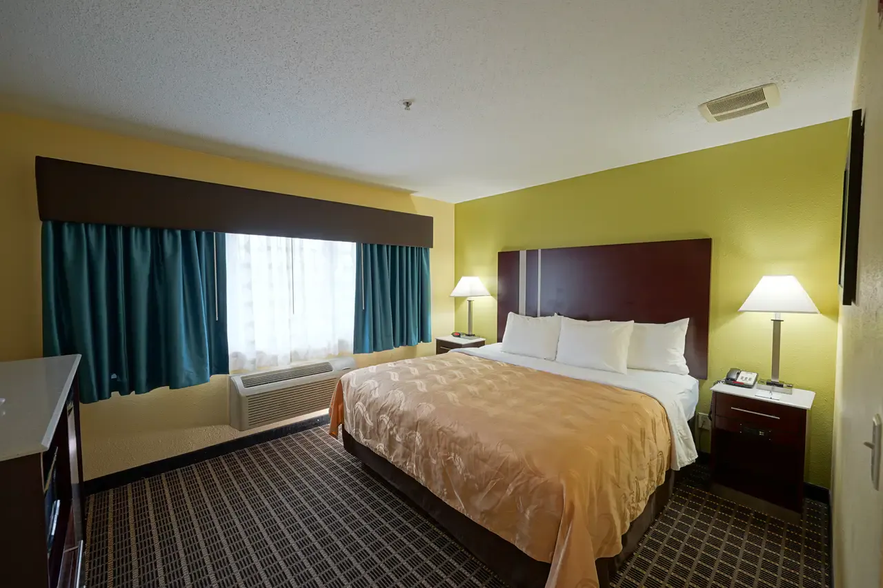 Guest Room - Quality Inn & Suites Harrington - Milford